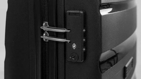 Abbildung eines Zahlenschlosses am Rucksack