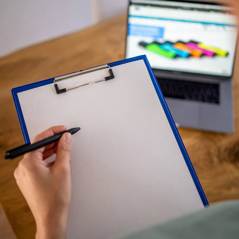 Abbildung Kugelschreiber, Klemmbrett und Textmarker von Office Point